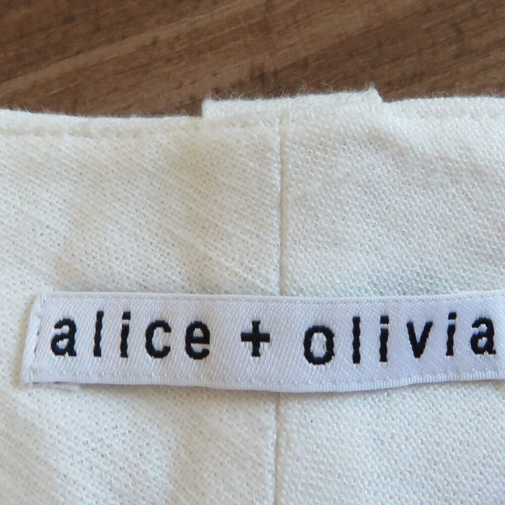 ALICE + OLIVIA Cady Metallic White Linen Blend Cuff Shorts - Size 30 Inch Waist - Picture 13 of 13